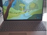 une photo d'un ordinateur portable avec un dessin animé à l'écran