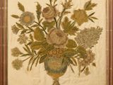 tableau représentant un vase de fleurs posé sur une table devant un mur blanc