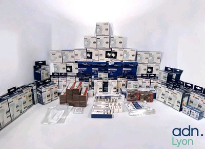 Lot de matériel d'éclairage LED : contient des ampoules, sup…