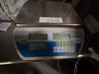 une photo d'une balance numérique posée sur un plan de travail