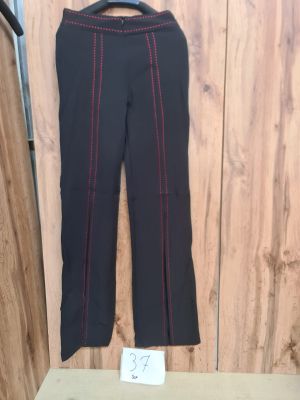 Lot de 30 pantalons femme ? Noir avec surpiqres rouges