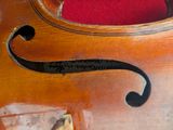 a close up of a violin that has a scroll on it