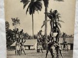 une vieille photo en noir et blanc montrant un groupe d'hommes en train de jouer au baseball