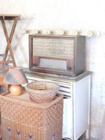 LOT DE PETITS MEUBLES comprenant : sellette, petite table, p… (photo 5)