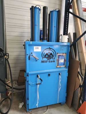 une machine bleue qui se trouve dans un garage
