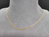 un collier à chaîne en or sur un mannequin mannequin mannequin mannequin mannequin mannequin mannequin mannequin mannequin mannequin