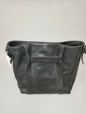 a black leather purse with a zipper on the front