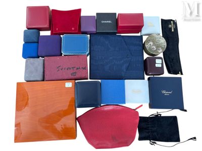 Lot d'écrins Lot composé de divers écrins et pochettes. - Photo 1