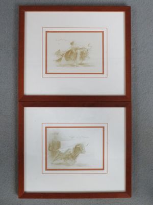 deux dessins encadrés représentant un cheval et un chien, accrochés au mur