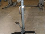 une photo d'un poteau métallique dans un garage