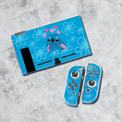 a nintendo wii controller and a nintendo wii game case