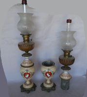 Grande paire de lampes à pétrole, fût en porcelaine à décor … (photo 3)