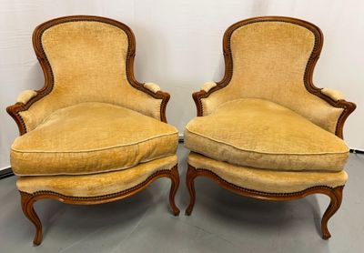 paire de fauteuils de style louis xv