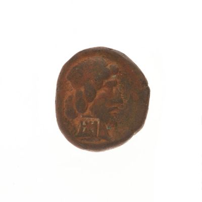 une vieille pièce de monnaie représentant un homme et une femme