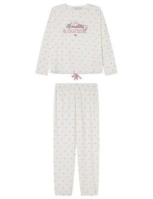 un ensemble de pyjama blanc orné d'étoiles roses