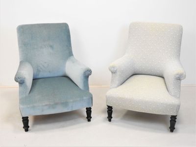 paire de fauteuils rembourrés bleus et blancs rembourrés rembourrés rembourrés rembourrés rembourrés rembourrés rembourrés