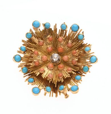 une image représentant une broche en or et turquoise sur fond blanc