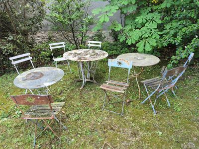 four chairs and a table in the grass outside