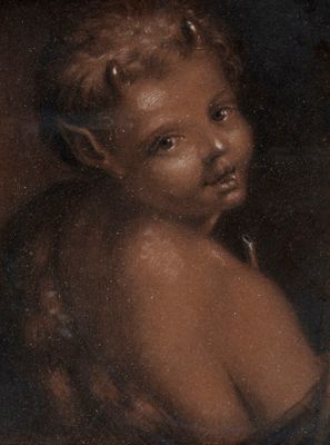 un vieux tableau représentant un bébé en robe noire qui regarde l'objectif