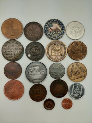 une image représentant un groupe de pièces posées sur une table