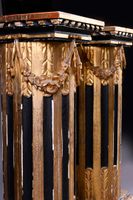 Paire de gaines en bois noirci et doré, figurant des colonne… (photo 3)