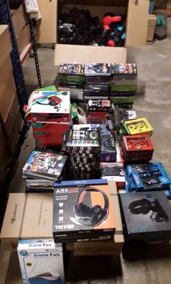 Très important lot de jeux video sur palette avec accessoire…