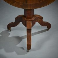 Guéridon tripode en acajou et placage d’acajou (fentes et ch… (photo 4)