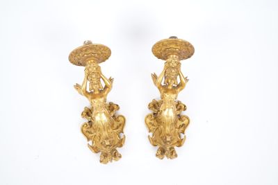 paire de figurines anciennes plaquées or représentant une femme avec des parapluies
