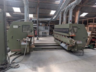a picture of a machine that is working on a piece of wood