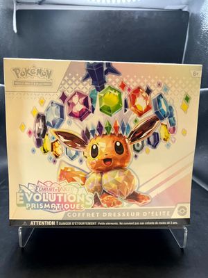 un gros plan d'une boîte sur laquelle figure une figurine de Pokémon