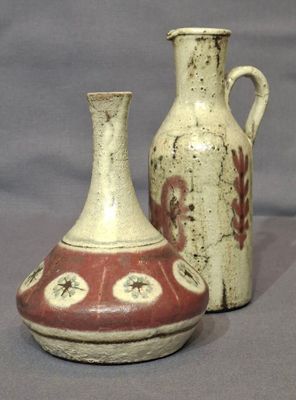 ATELIERS LE MURIER à VALLAURIS Réunion d'un pichet et d'un v…