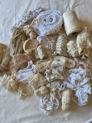 many different types of laces on a table