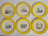 six assiettes jaunes et blanches ornées d'images de personnes et d'animaux