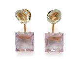 une paire de boucles d'oreilles en améthyste et or
