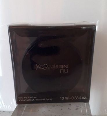 une photo d'un flacon de parfum Yves Saint Laurent