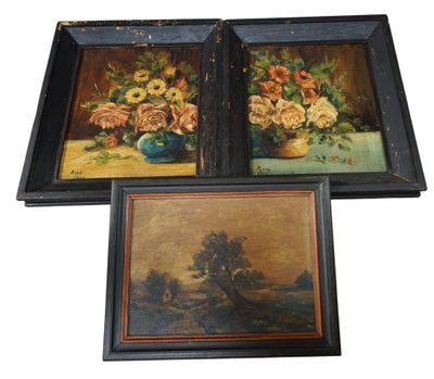 trois tableaux encadrés représentant des fleurs dans un vase posé sur une table