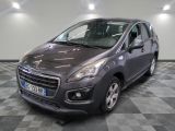 la photo d'une voiture grise garée dans un garage