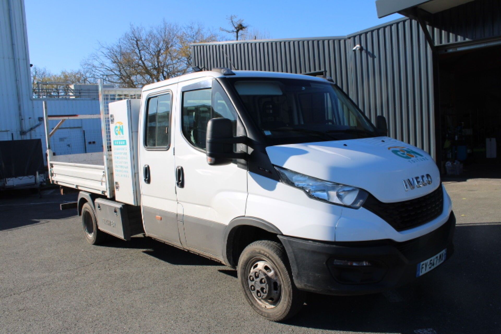 IVECO 35C16 BENNE CABINE APPROFONDIE ET CAISSON - Genre : CT…
