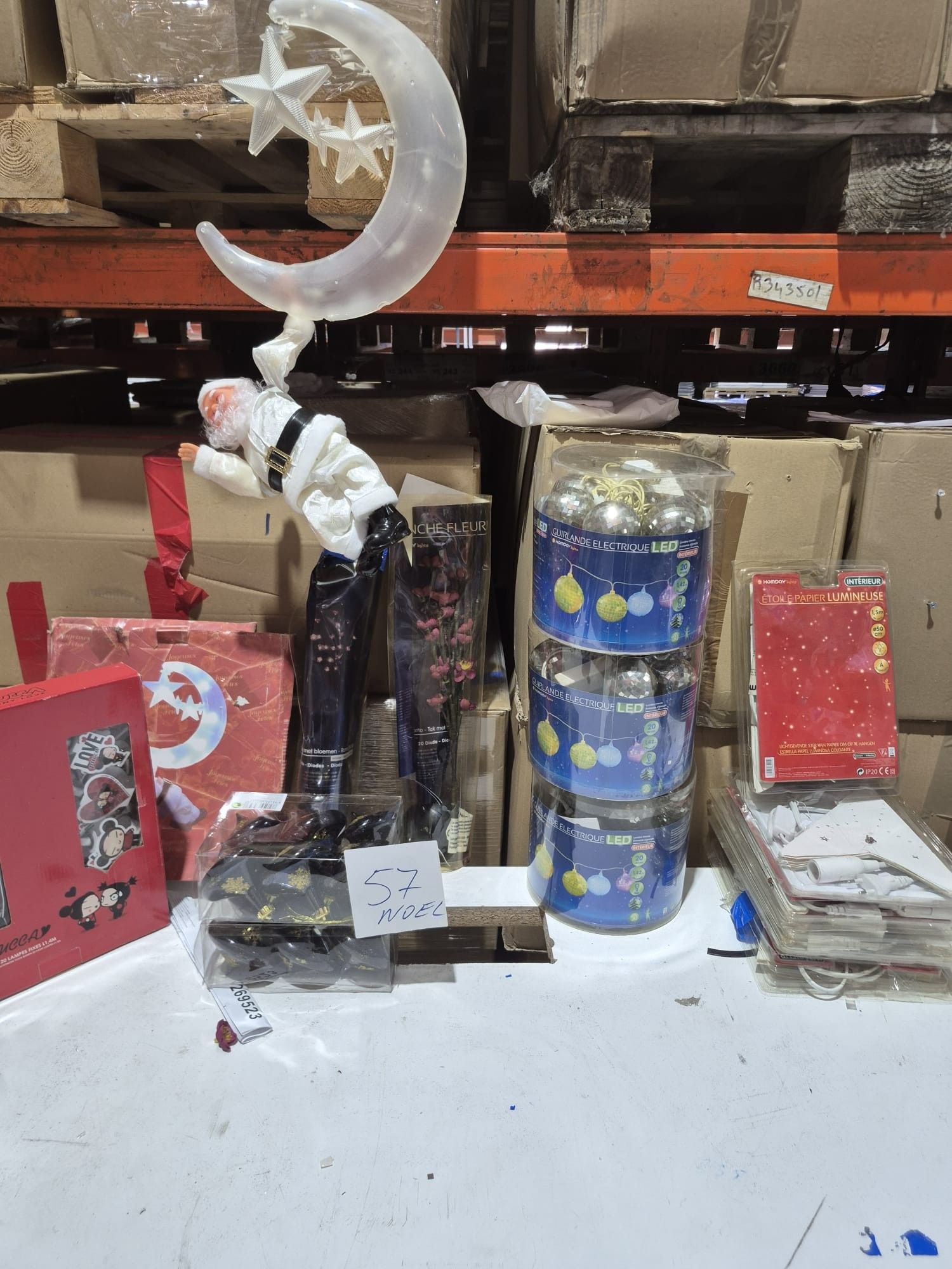 Lot composé de 16 articles de décoration pour Noël et les fê…