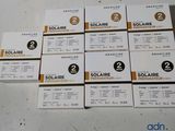 six cartons de produits Solare sont empilés les uns sur les autres