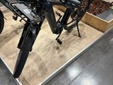 les nombreux vélos exposés dans un magasin