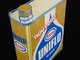 une vieille boîte de conserve d'Unilu sur fond noir