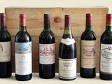 six bouteilles de vin sont alignées sur une table