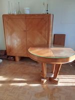 Argentier et guéridon (avec trois allonges) en bois de placa…