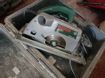 VENDU SUR DESIGNATION. 1 scie circulaire BOSCH PK 566