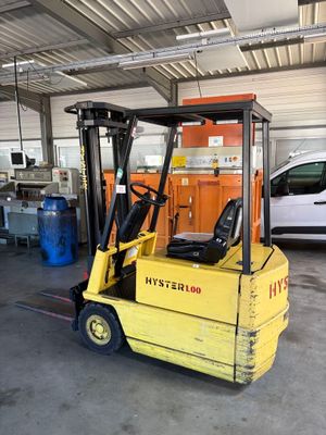 CHARIOT ELEVATEUR électrique HYSTER type A1.50XL de 1992 (823h au comp
