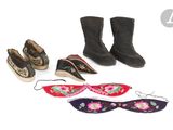 plusieurs paires de chaussures et une paire de lunettes de soleil sur fond blanc