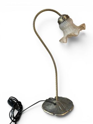 an image of a lamp that is sitting on a table