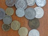 a lot of coins that are on the table