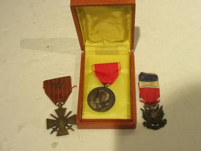 a small box with a medal and a medal on it